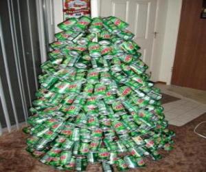 yapboz Noel ağacı soda kutular yapılmış